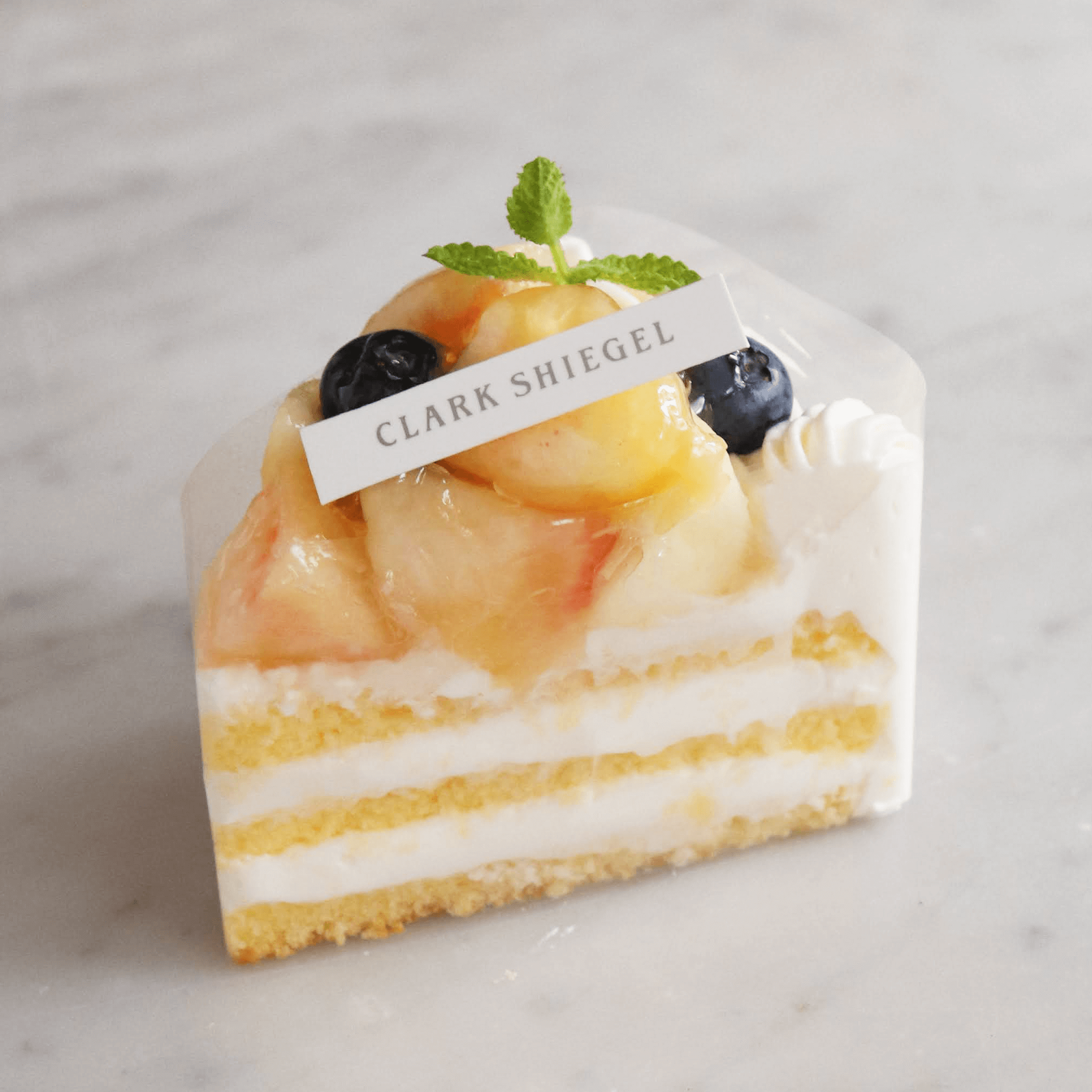 白桃と根釧台地酪農家のショートケーキ【季節限定】